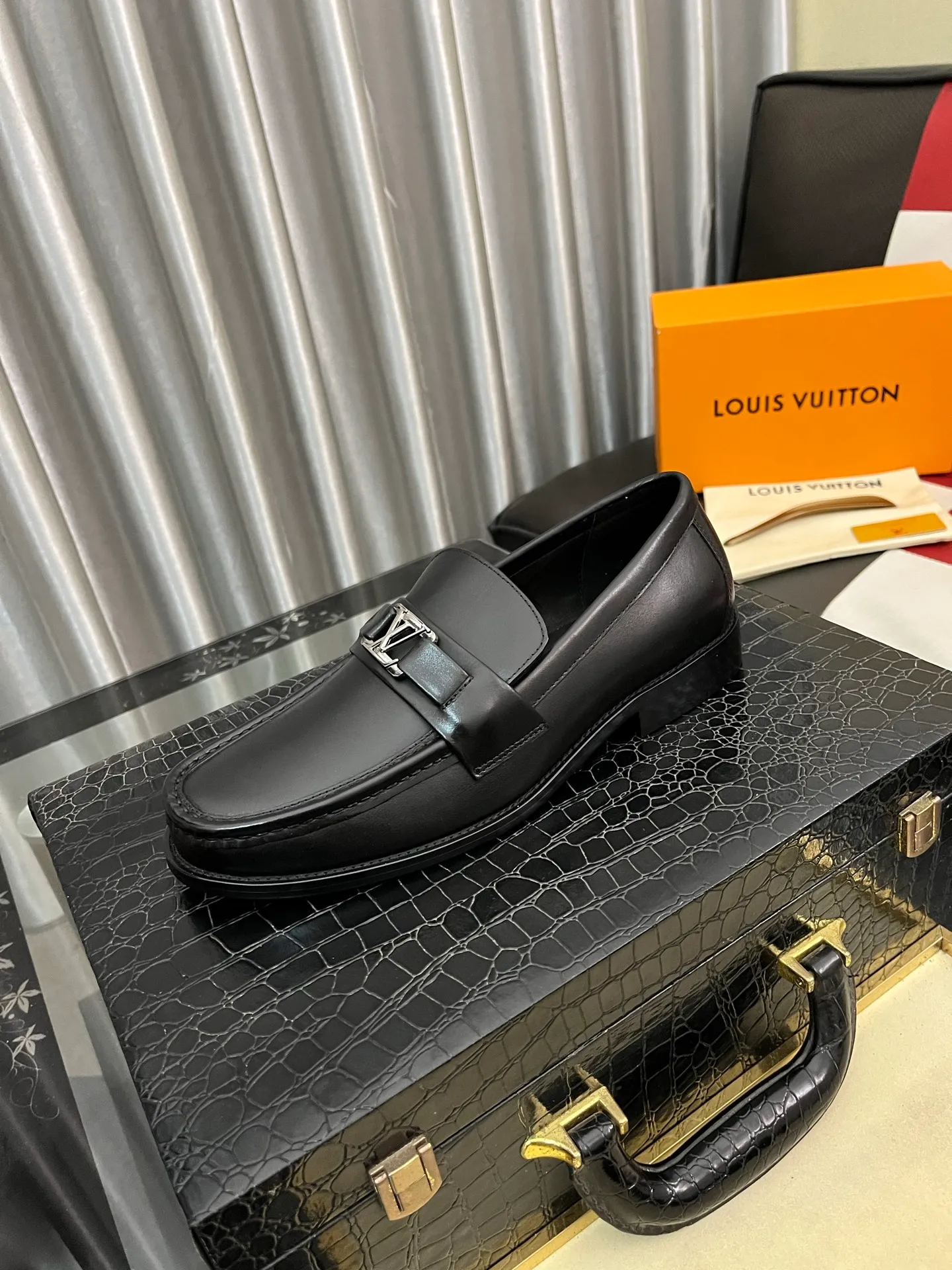 Men's Men's Shoes Men's Men's Shoes 💰520⌚️⌚️[LV] The most popular classic Louis Vuitton leather shoes. Synchronized with the official website, the upper adopts Italian imported upper embossing➕comfortable cowhide lining, fashionable atmosphere, unique brand and unique craftsmanship. Highlighting the hot style of the new year. Stop hesitating, stop wandering, get it now. Code number: 38--44. 2️⃣colors available